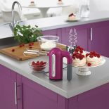 Kuchnia w stylu vintage: kolorowy sprzęt agd