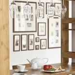 Rodzinne zdjęcia. Dom z drewnianymi koronkami