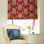 Rolety z dwóch rodzajów tkanin: drobniutkie pasy i kwiaty. GALERIA WNĘTRZE