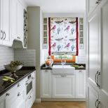 jak zasłonić okno w kuchni