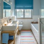 Czym zasłonić okno w łazience