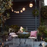 romantyczne oświetlenie tarasu