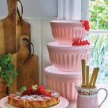 różowe dodatki do kuchni