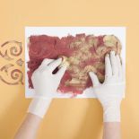 Rubinowym kolorem wypełniamy cały wzór.