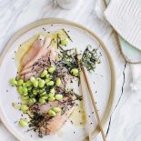 Sashimi z sezamowo-cytrusowym dressingiem i edamame