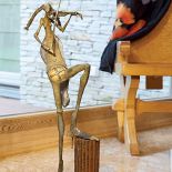 Rzeźba Dariusza Zielińskiego. Nowoczesny dom w uzdrowisku