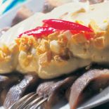 Sałatka śledziowa z ziemniamami, jakbłkiem, koprem włoskim i majonezem.