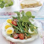 Sałatka warzywno-jajeczna z dressingiem