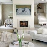 Salon jest otwarty na jadalnie. Dom jak z bajki