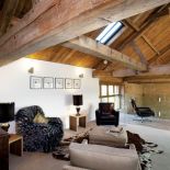 Salon na antresoli. Farma poszukiwaczy