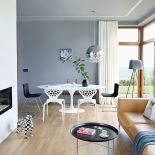 Salon pełen zwierzaków: poduszki z misiem i kotem marki OHH DEER, pies w szachownicę to