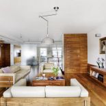 Salon połączony z kuchnią. Apartament palisandrowy