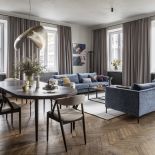 Eklektyczny wystrój salonu w kamienicy