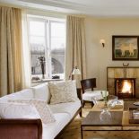 Salon z widokiem na most Poniatowskiego.