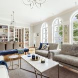 Eleganckie, klasyczne wnętrza urządzono w niezwykłym domu w Szczecinie. Przypomina włoskie palazzo, tylko w bardziej