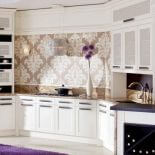 Bardzo dobrym rozwiązaniem jest stworzenie wysoko dekoracyjnego aneksu, który w niczym nie przypomina typowej,