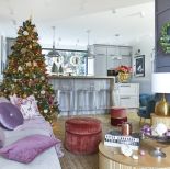 salon z kuchnią w stylu skandynawskim boho i industrialnym