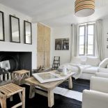 Sara dodała typowo francuskie kolory: beże, szarości. Ale bez kobiecych prowansalskich akcentów. W salonie porozkładała