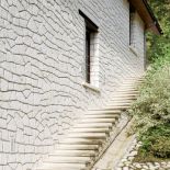 Schody przyczepione do ścian to pomysł podpatrzony w Kazimierzu.