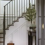 zabudowane szafki pod schodami