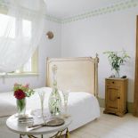 Ściana ozdobina tym wzorem. Kwiaty na pożegnanie lata