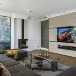 telewizor na ścianie