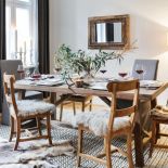 lustro na ścianie w jadalni