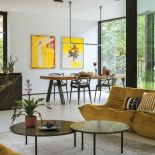 obrazy na ścianie w jadalni