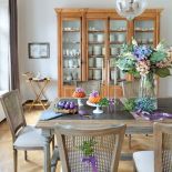 jak zaaranżować pustą ścianę w jadalni