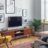 salon urządzony w modernistycznej kamienicy