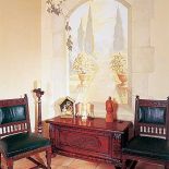 Ściany zdobi malarstwo iluzoryczne. Pejzaż wymyślony przy sztalugach