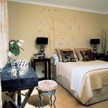 Sen z stylu glamour- tak Millena mówi o swojej sypialni. Do złocistych beżów dobrała smoliście czarne dodatki. Dzięki