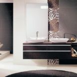 Seria Exochic firmy Panaria: biała glazura Exochic Blanc i czarna Exochic Noir (35 x 70 cm) kosztuje 187 zł/m2,