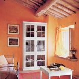 Seria Glamour - szafka (3800 euro) i stolik ze szklanym blatem. TONIN CASA