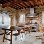 Seria PRO, ten okap ze stali szlachetnej ma szerokość aż 152 cm i dwa silniki: zewnętrzny i wewnętrzny, cena