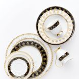 Serwis Astra Ellada z klasycznym złotym ornamentem – FABRYKA PORCELANY W ĆMIELOWIE