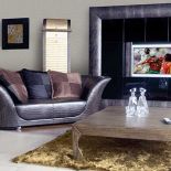 Skóra przestaje się kojarzyć z tapicerowanymi, ciężkimi krzesłami czy holenderską kanapą.