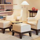 Skóra przestaje się kojarzyć z tapicerowanymi, ciężkimi krzesłami czy holenderską kanapą.