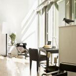 Skórzane biurko i krzesło Promemoria są ze sklepu Casa Mia.