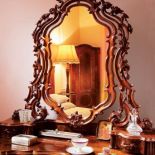 Słabość Rosjan do Francuzów można mierzyć meblami. Ta unikatowa XIX-wieczna toaletka, choć pochodzi z Rosji,