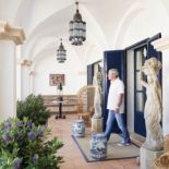 Słoneczna rezydencja to spełnienie marzenia o ciepłym klimacie pośród pięknej architektury.