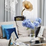 Sofa Living Divani. Pałacowe wnętrze w poznańskiej kamienicy