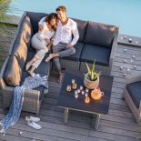 Sofa zamiast kilku foteli to ciekawe i nadzwyczaj komfortowe rozwiązanie. Fot. Kettler