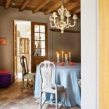 Stara cegła, łupkowe dachówki i spatynowane meble. Przepis na dom w klasycznym, belgijskim stylu.