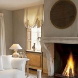 Stare materiały łączą się tu z rzeczami i meblami zrobionymi współcześnie.