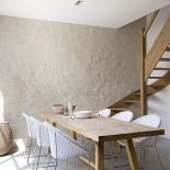 Stół Herbert (9500 zł) i krzesła Joe (1705 zł/szt.). DECOLOR