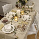 Stół udekorowany na święta. Choinka sentymentalna