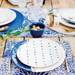 Przyjęcie w ogrodzie. Jak udekorować stół na eleganckie garden party