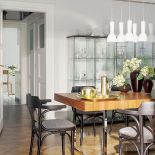 Stół w jadalni od włoskiej Calligaris.