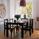 Stół zaprojektowany przez mieszkającego w Szanghaju włoskiego designera.